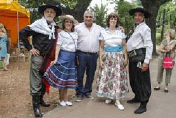 Mañanita con vecinos, tango y folclore